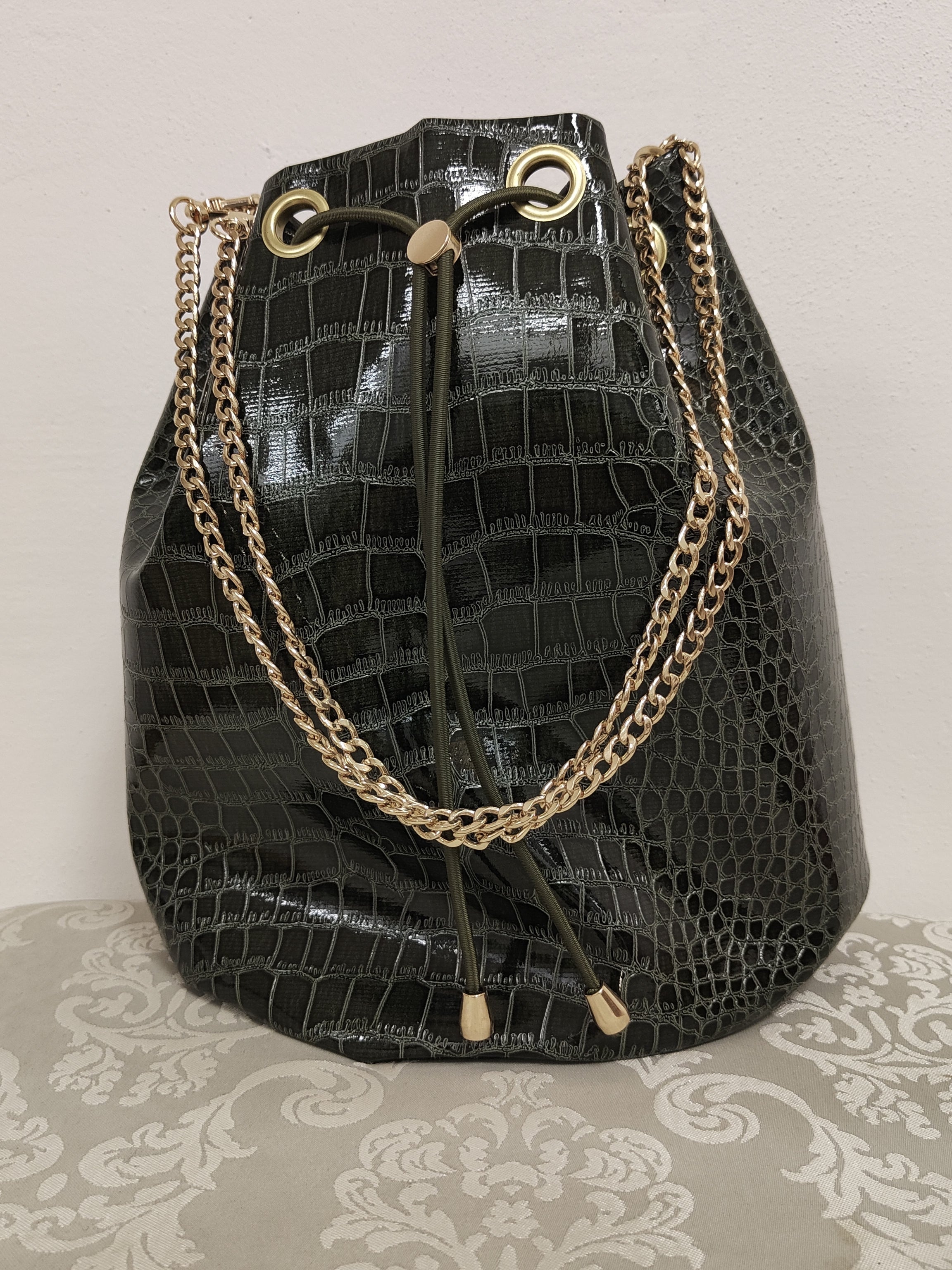 Bucket Bag Lackleder