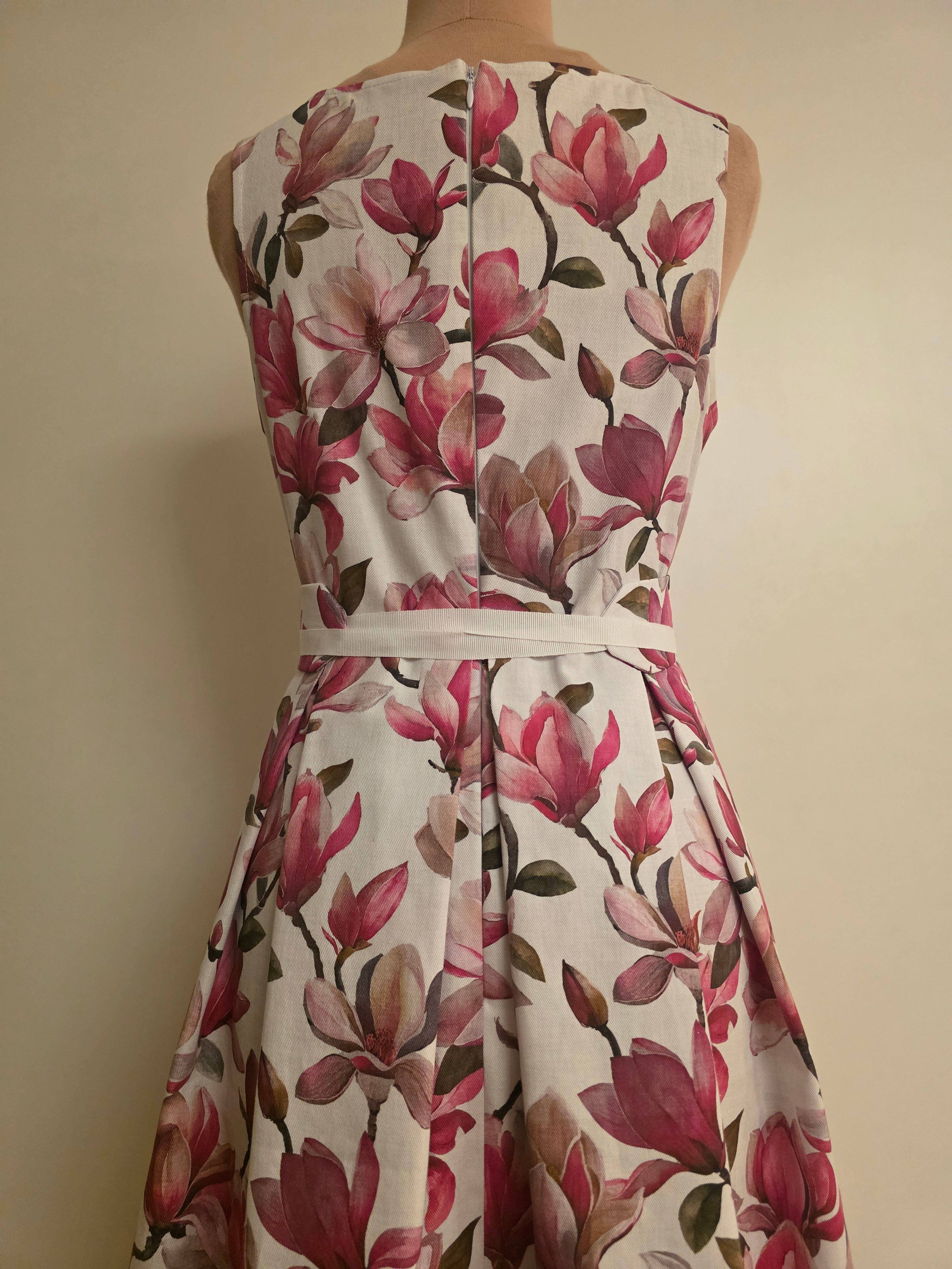 Handgefertigtes florales Sommerkleid – feminin & zeitlos elegant "Magnolia"