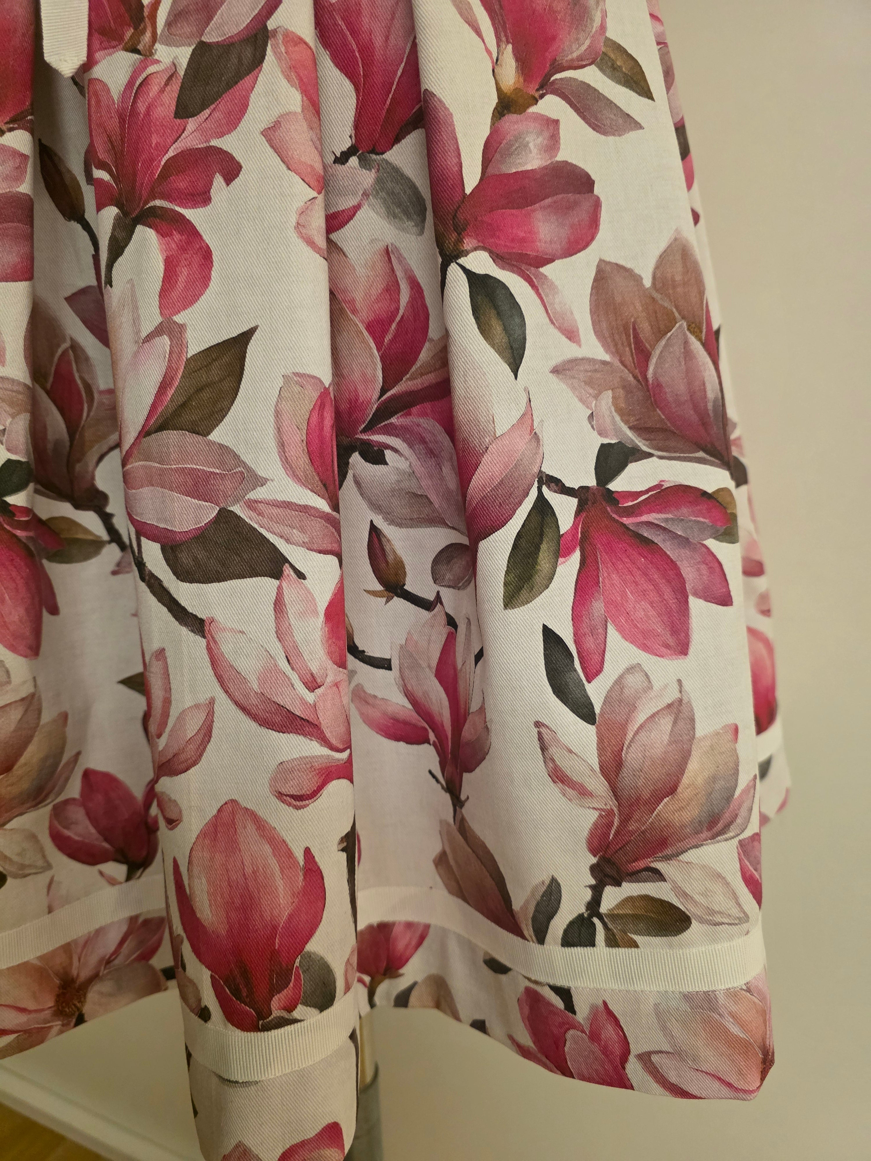 Handgefertigtes florales Sommerkleid – feminin & zeitlos elegant "Magnolia"