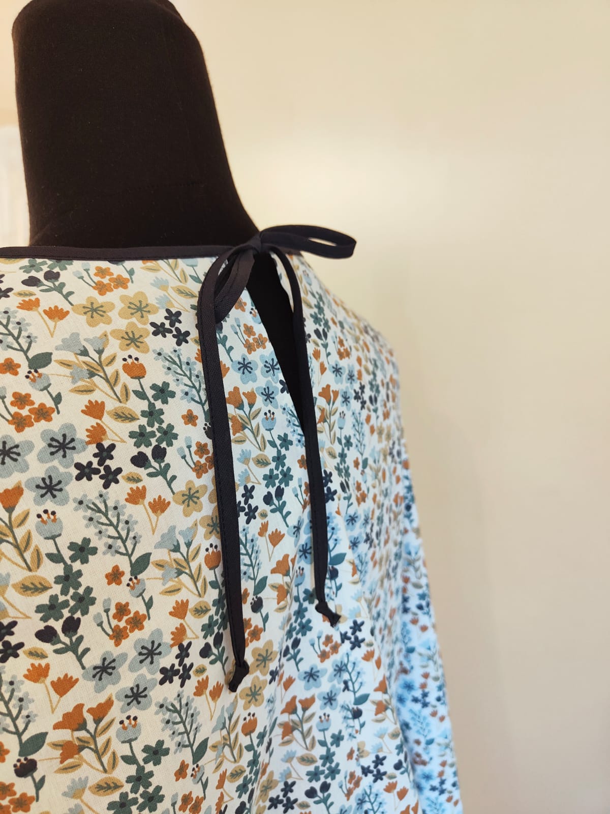 Blusa con fiori