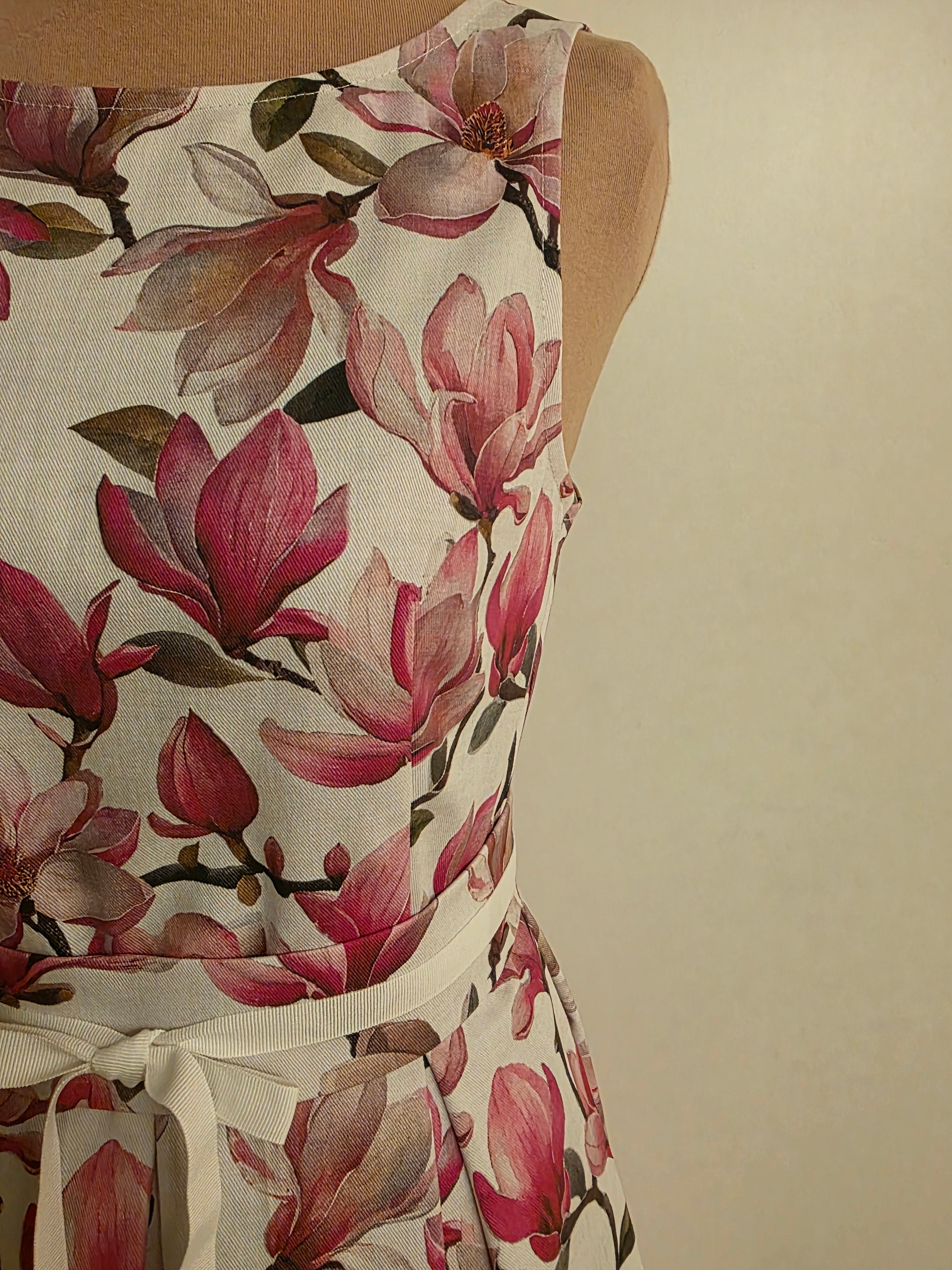 Handgefertigtes florales Sommerkleid – feminin & zeitlos elegant  "Magnolia"